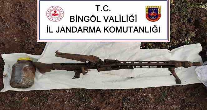 Bingöl’de toprağa gömülü patlayıcı madde ele geçirildi