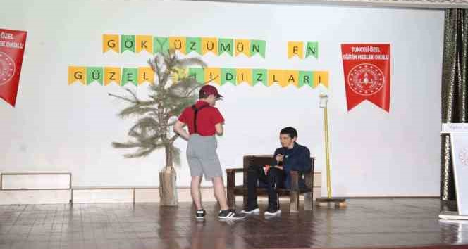 Tunceli’de özel öğrencilerden tiyatro gösterisi ve müzik dinletisi