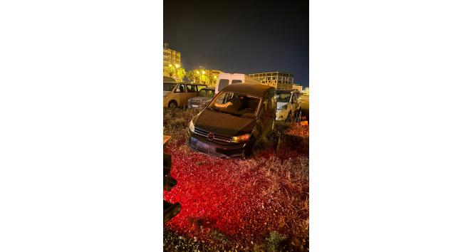 Nusaybin’de hafif ticari araç karşı şeride geçti: 1 yaralı