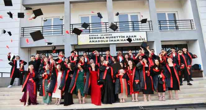 AK Partili başkandan öğrencilere mezuniyet jesti