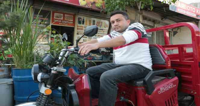 Dolandırılan depremzede esnafın yüzü hayırseverlerle güldü