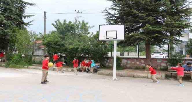 Lise öğrencilerin ürettiği spor aletleri okullara verildi