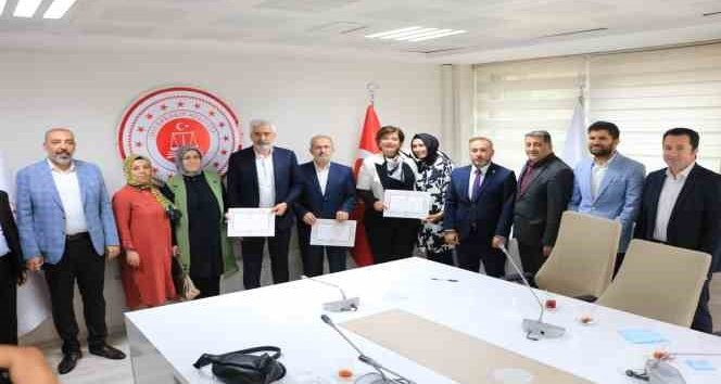 AK Parti Diyarbakır milletvekilleri mazbatalarını aldı