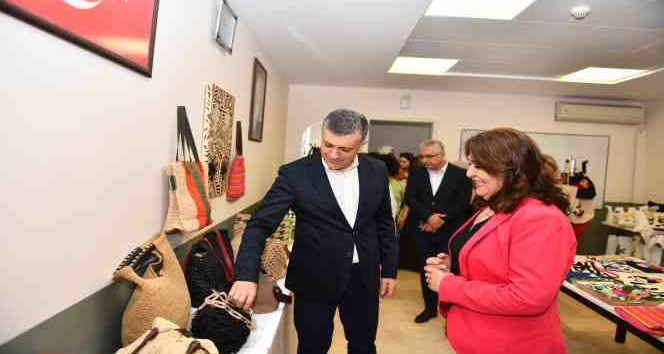 Kadınların ürettiği el emeği ürünler sergilendi