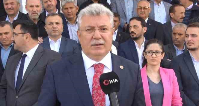 AK Parti Grup Başkan Vekili Akbaşoğlu’ndan İmamoğlu’na tepki: “Bütün pazarcı esnafından özür dilemeye davet ediyorum”