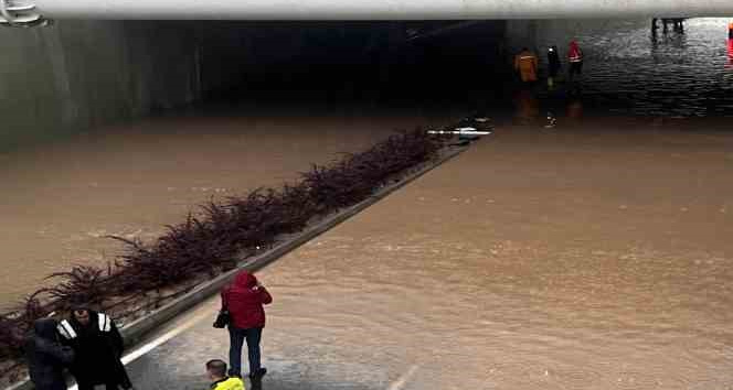 Nevşehir’de sağanak yağış trafiği olumsuz etkiledi