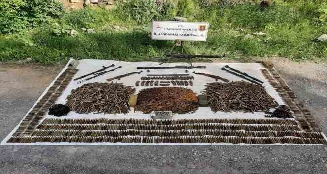 Çukurca’da silah ve mühimmat ele geçirildi