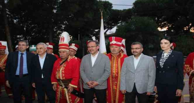 Bakan Kasapoğlu Aydın’da mehteran takımı ile karşıladı