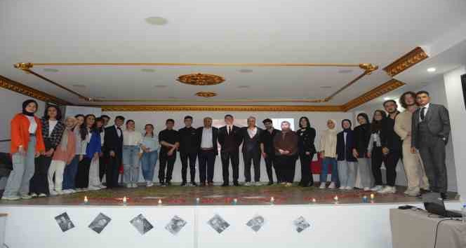 Aileler çocuklarıyla, öğrenciler şiirleriyle duygulandı