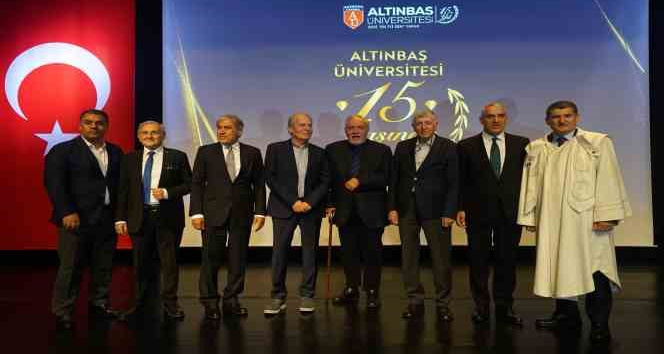 Cumhuriyetin 100. yılında ’Cumhuriyet Çınarları’ ödüllendirildi