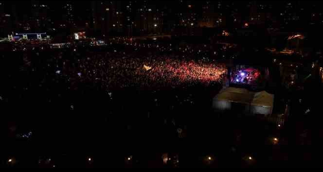 Büyükşehir’in Ahmet Şafak Gençlik Konserine yoğun ilgi
