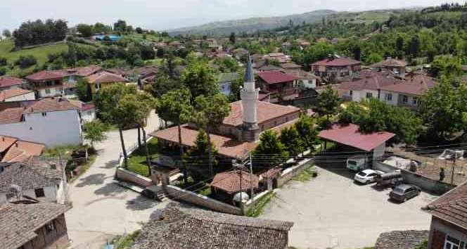 Motifleri ve özellikleriyle dikkat çeken cami, tarihiyle tartışmalara neden oluyor