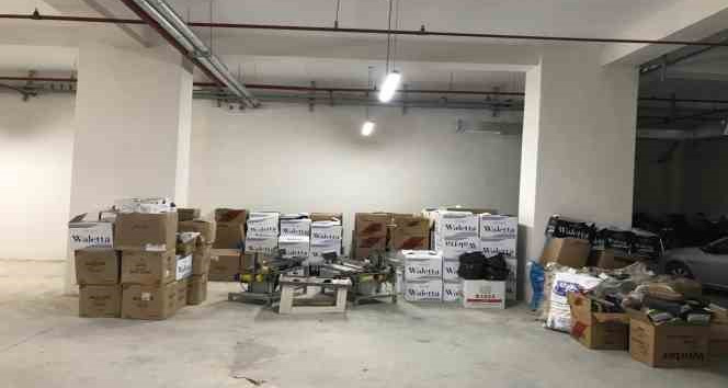 Baba ve oğullarına ait mekanlarda 7 milyon TL’lik kaçak tütün ve makaron ele geçirildi