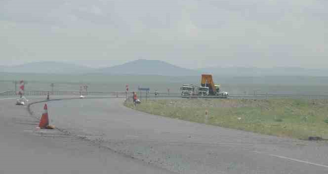 Kars-Arpaçay arasında yol çalışmaları devam ediyor