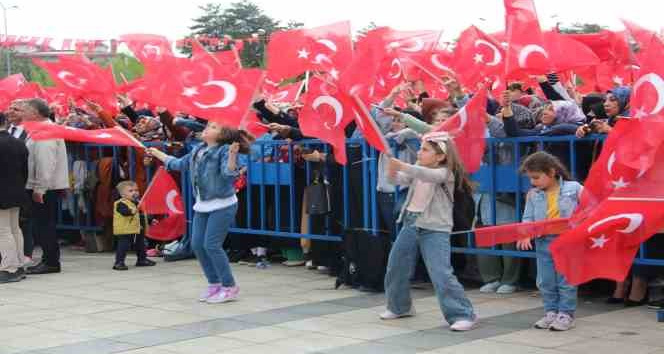 Uğur Işılak Erzurum’da coşturdu