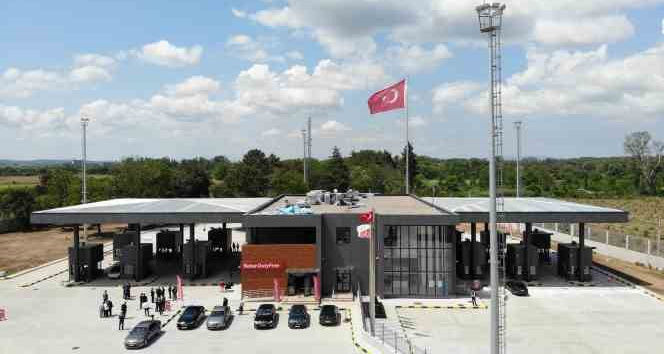 Yunanistan’a açılan Pazarkule Sınır Kapısı’ndaki modernizasyonun ardından yoğunluk 2 kat arttı