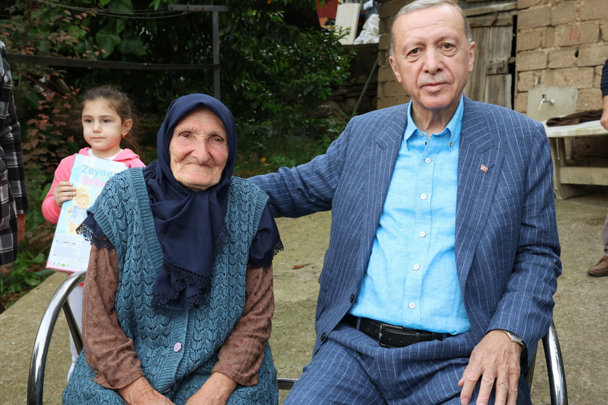 Cumhurbaşkanı Erdoğan, Beykoz’da eski komşularını ziyaret etti