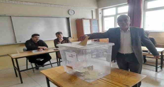 Malazgirt’te seçmenler oylarını kullanmaya başladı