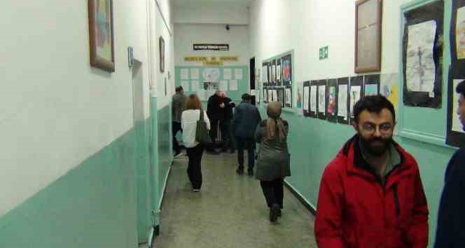 Kars’ta vatandaşlar oy kullanmaya başladı