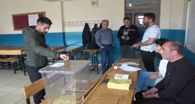 Muş’ta oy verme işlemi başladı