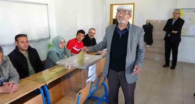 Yozgat’ta cumhurbaşkanı seçimi için oy verme işlemi başladı
