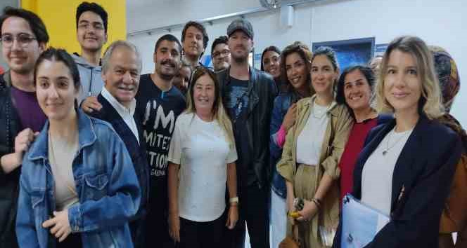 Ünlü oyuncu Kıvanç Tatlıtuğ oyunu kullandı