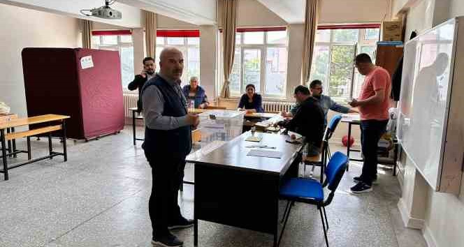Afyonkarahisar’da oy verme ile sorunsuz bir şekilde başladı