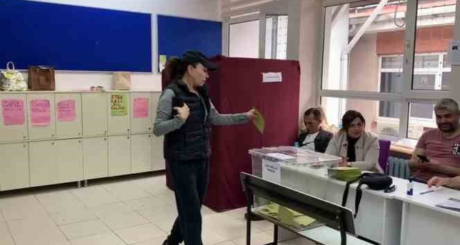 Ünlü oyuncu Demet Akbağ oyunu kullandı