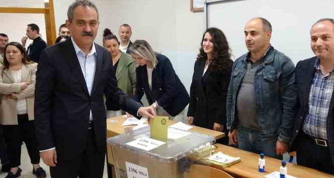 Bakan Özer oyunu Ordu’da kullandı