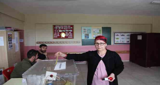 Ahlat’taki Ahıska Türkleri oylarını kullandı