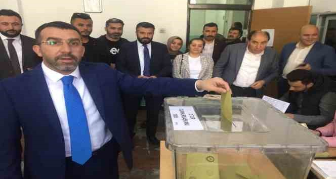 AK Parti Milletvekili Çalkın oyunu kullandı