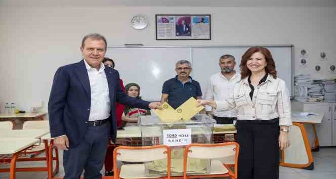 Mersin’de belediye başkanları oylarını kullandı