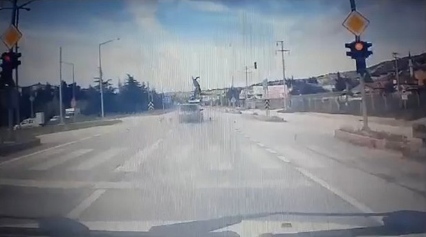 Burdur’da motosiklet sürücüsünün öldüğü kaza araç kamerasına yansıdı