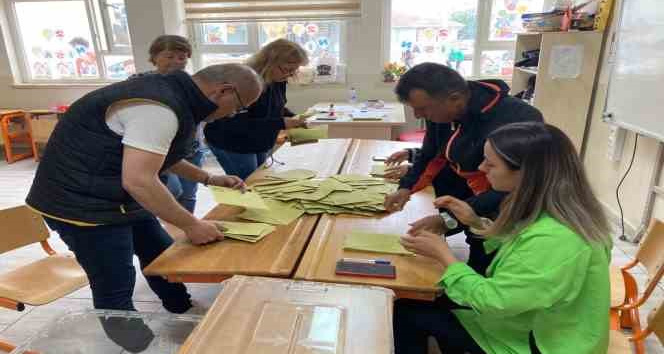 Çanakkale’de sandıklar açılmaya başlandı