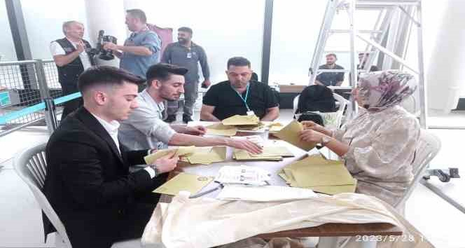 İstanbul Havalimanı’nda oy sayımına devam ediliyor