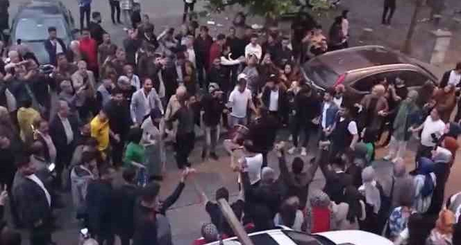 Bingöl’de AK Parti seçim koordinasyon merkezi önünde kutlama