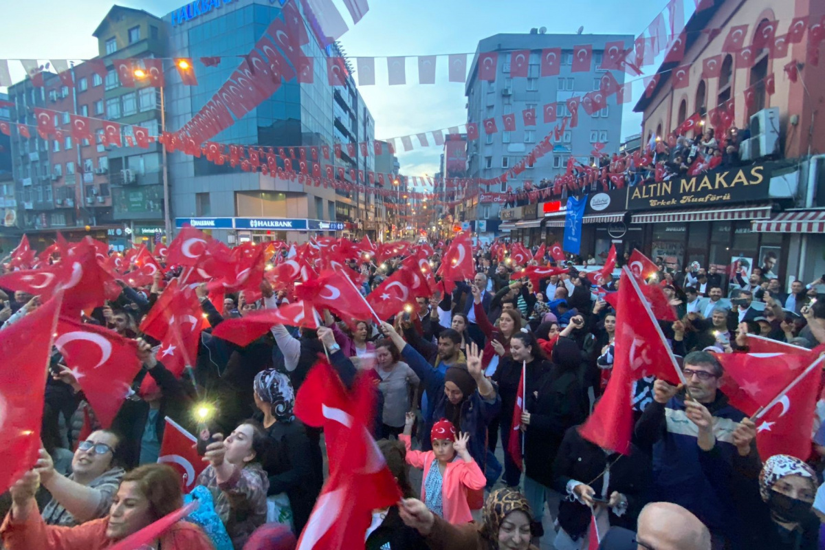 Cumhurbaşkanı Erdoğan'ın seçim zaferi tüm yurtta coşkuyla kutlanıyor