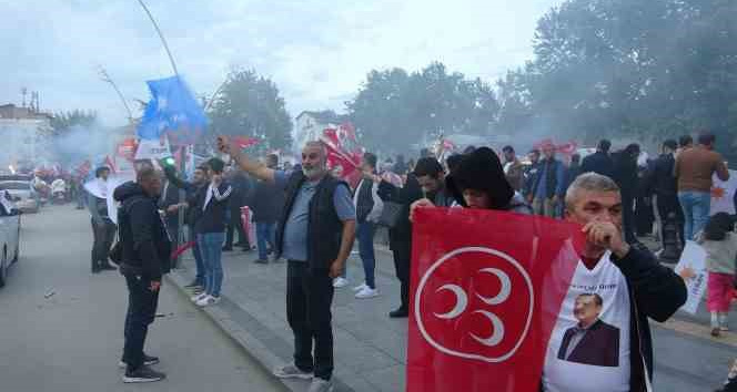 Tokat’ta vatandaşlar seçim sonucunu kutlandı