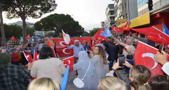 Erdoğan’ın zaferi Didim’de kutlandı