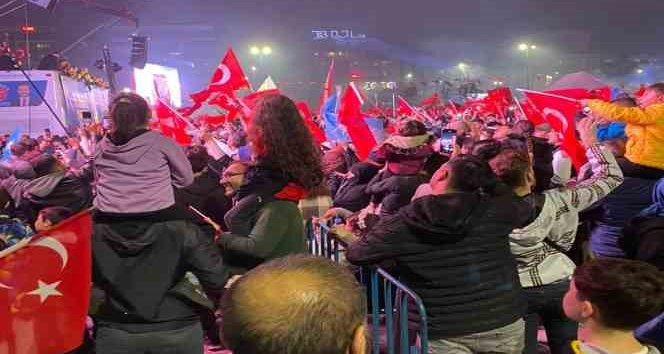 Bağcılar’da seçim kutlaması başladı