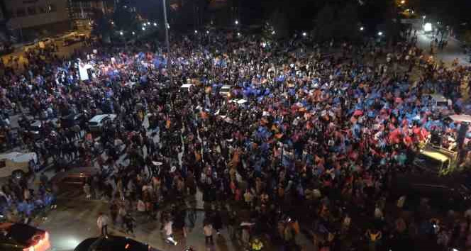 Kırıkkale’de vatandaşlar meydanlara akın etti