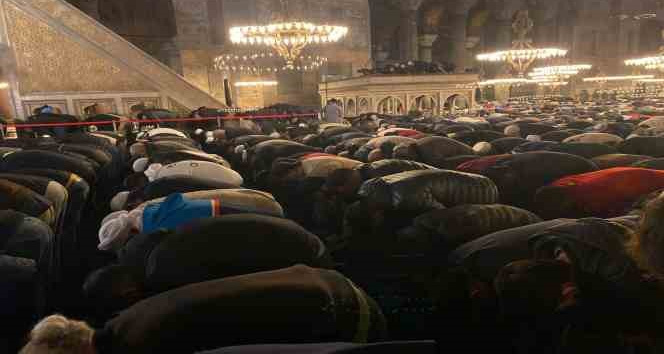 Diyanet İşleri Başkanı, İstanbul’un Fethi’nin 570. yıl dönümünde Ayasofya’da sabah namazı kıldırdı
