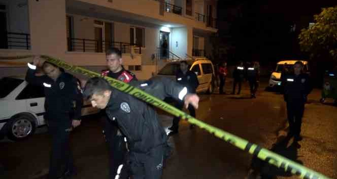 Ayrılmak isteyen polis sevgilisini başından vurdu