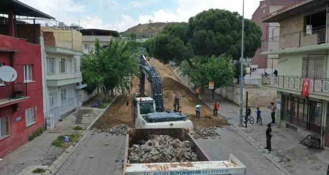 Aydın Büyükşehir Belediyesi Şerbetci Caddesi’nde sıcak asfalt çalışmalarına başladı