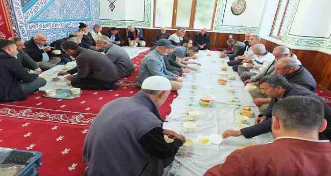 Burhaniye’de Sabah Namazı buluşmaları devam ediyor