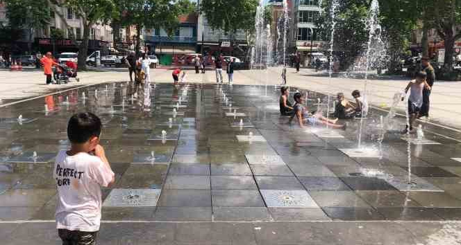 Sıcak havayı fırsat bilen Çocuklar kuru havuzda serinledi