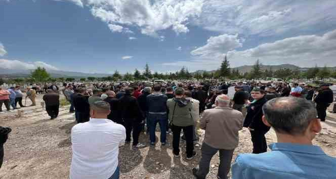 Kazada hayatını kaybeden genç toprağa verildi