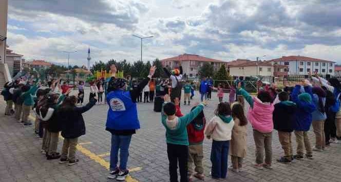 Minik öğrencilere palyaço sürprizi