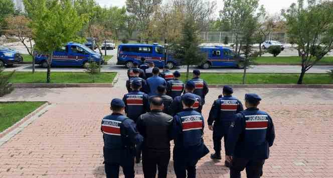 Aksaray’da aranan 3 şahıs jandarma ekiplerince yakalandı