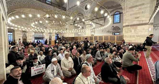 Konya’dan ilk hac kafilesi dualarla uğurlandı